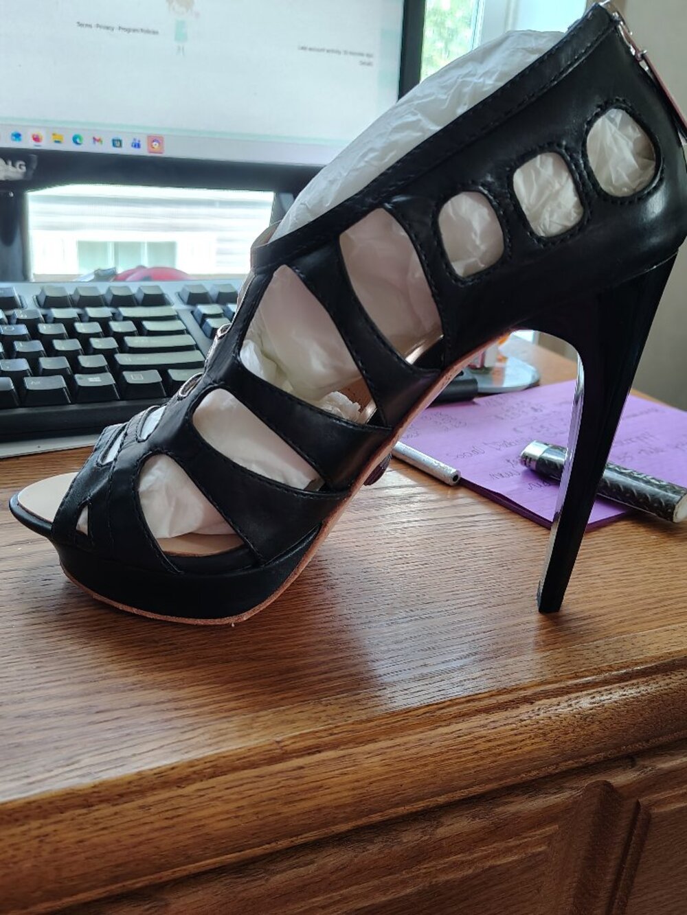 GORGEOUS WOMENS L.A.M.B BLACK STRAPPY HEELS WITH BUCKLES SIZE 8.5 M - Picture 4 of 11